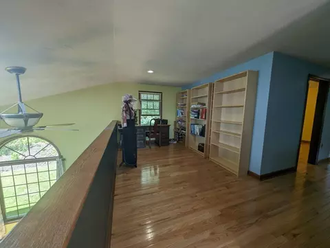 Entry Way - 2 Sherry Ln, Spencer, MA 01562 photo 2 of 5