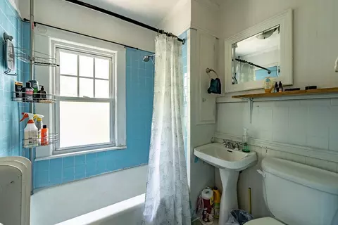 Bath - 23 Belvidere St, Springfield, MA 01108 photo 1 of 1