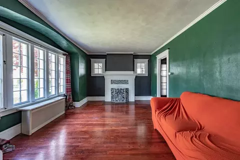 Living - 23 Belvidere St, Springfield, MA 01108 photo 2 of 2