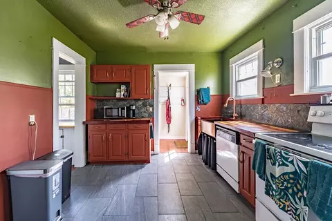 Kitchen - 23 Belvidere St, Springfield, MA 01108 photo 1 of 1