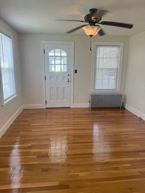 Living - 90 Elijah St, Springfield, MA 01109 photo 2 of 3