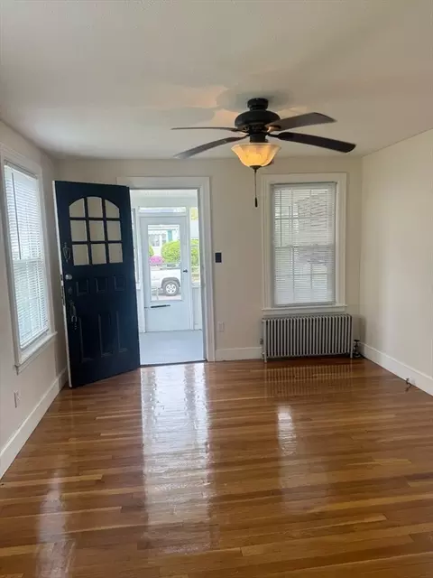 Living - 90 Elijah St, Springfield, MA 01109 photo 1 of 3