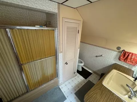 Bath - 35 Sammet St, Everett, MA 02149 photo 2 of 2