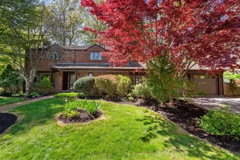 2 Carlisle Ter, Natick, MA 01760