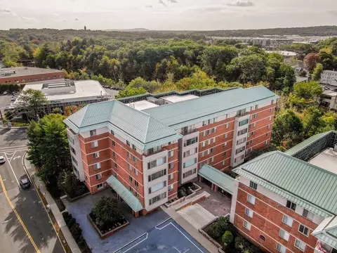183 Oak St #302, Newton, MA 02464
