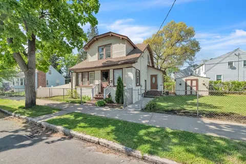 68 Parkside St, Springfield, MA 01104