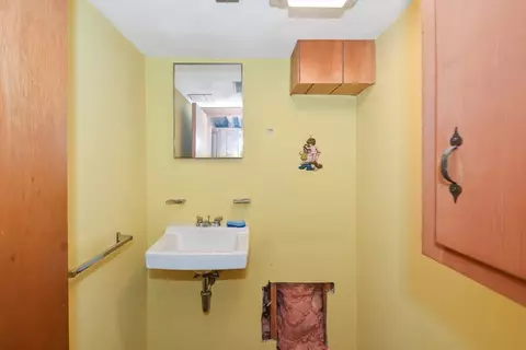 Bath - 91 E Hadley Rd, Amherst, MA 01002 photo 2 of 2