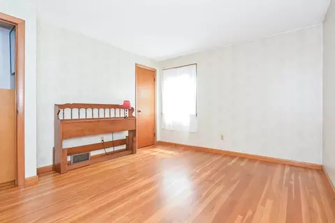 Bedroom - 91 E Hadley Rd, Amherst, MA 01002 photo 4 of 6
