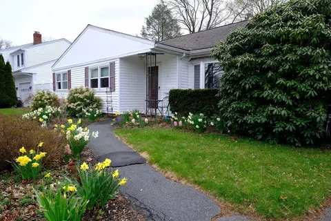 9 Stanley St, Natick, MA 01760