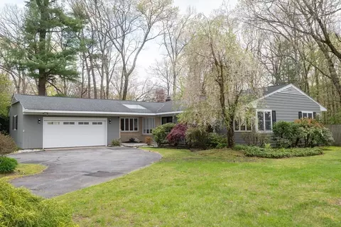 194 Primrose Dr, Longmeadow, MA 01106