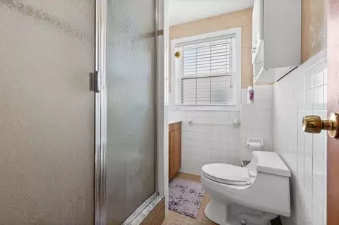 Bath - 18 Baker Rd, Everett, MA 02149 photo 3 of 3