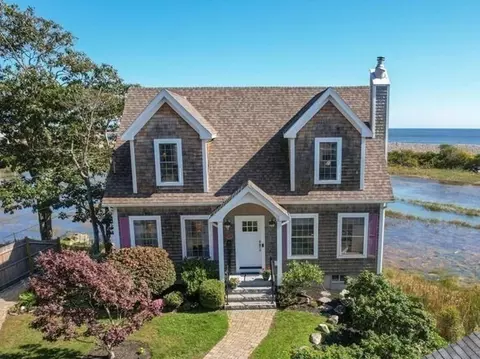6 Saratoga Ct, Rockport, MA 01966