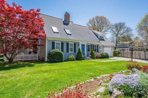 157 Sheep Pond Dr, Brewster, MA 02631