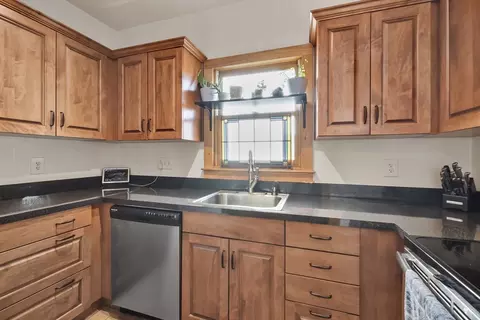 18 Hillside St, Maynard, MA 01754 photo 4