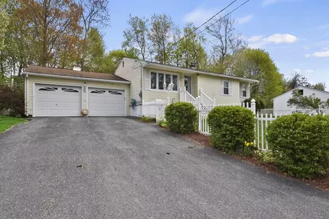 47 Wildwood Dr, Fitchburg, MA 01420