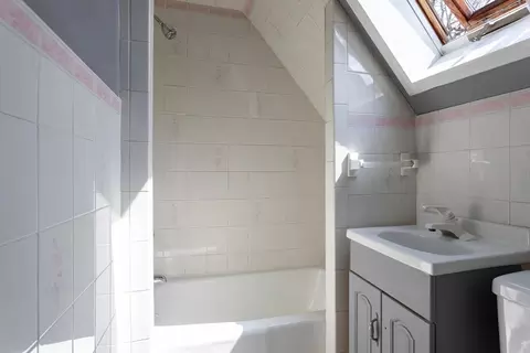 Bath - 11 Delaval Rd, Worcester, MA 01606 photo 1 of 1