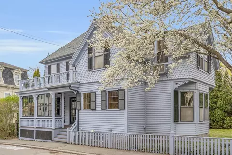 18 North St, Manchester, MA 01944
