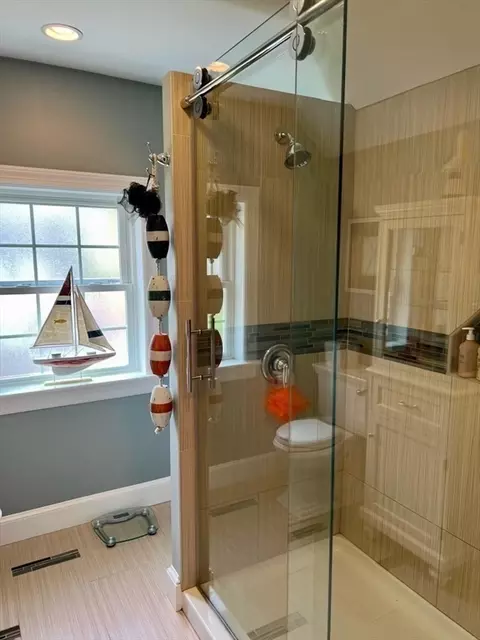 Bath - 3 Ayer Rd, Lawrence, MA 01843 photo 3 of 4
