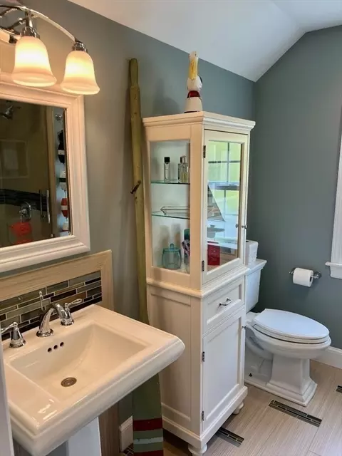 Bath - 3 Ayer Rd, Lawrence, MA 01843 photo 2 of 4