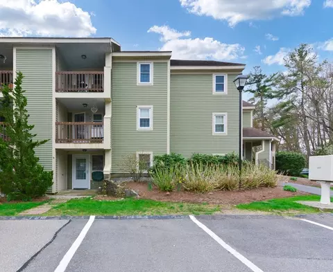 149 Heritage Dr #149, Whitinsville, MA 01588