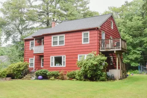 19 Marywood St, Uxbridge, MA 01569
