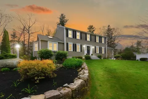 5 Alexsandria Dr, Medway, MA 02053