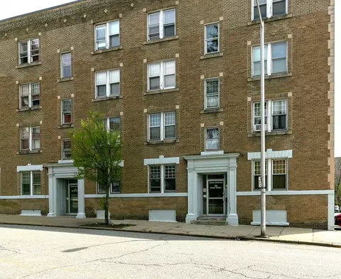 27 Irving St #4, Worcester, MA 01609