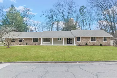 12 White Oaks Dr, Longmeadow, MA 01106