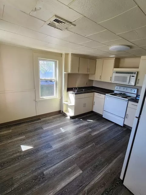 Kitchen - 113 Lake St, Webster, MA 01570 photo 5 of 6