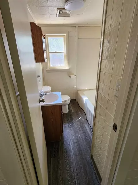 Bath - 113 Lake St, Webster, MA 01570 photo 4 of 4