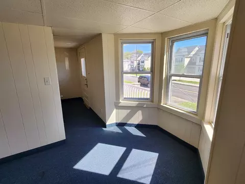 Living - 113 Lake St, Webster, MA 01570 photo 2 of 4