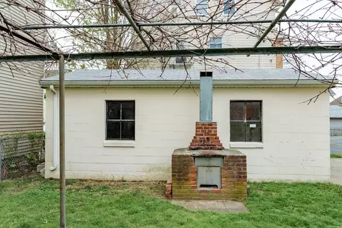 Exterior - 82 Snell St, Fall River, MA 02721 photo 4 of 4