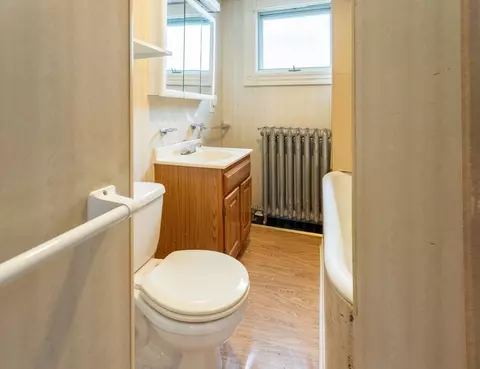 Bath - 82 Snell St, Fall River, MA 02721 photo 4 of 4