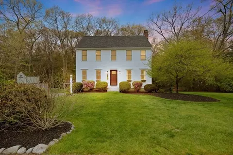 15 Ashford Ln, Bridgewater, MA 02324