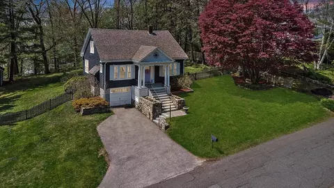 16 Whipple St, Danvers, MA 01923 photo 2