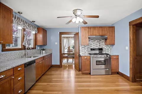 16 Whipple St, Danvers, MA 01923 photo 9