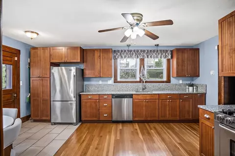 16 Whipple St, Danvers, MA 01923 photo 8