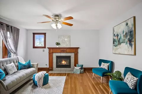 16 Whipple St, Danvers, MA 01923 photo 3
