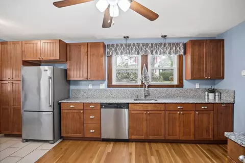 16 Whipple St, Danvers, MA 01923 photo 10