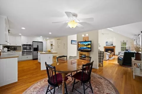 Dining - 185 Great Neck Rd, Wareham, MA 02571 photo 1 of 2