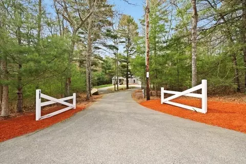 Exterior - 185 Great Neck Rd, Wareham, MA 02571 photo 2 of 9