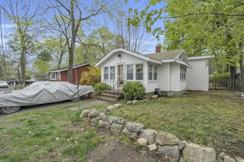 115 Lakehurst Ave, Weymouth, MA 02189
