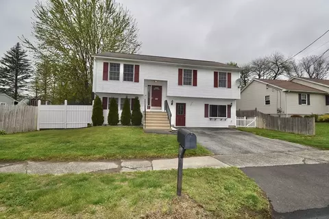 28 Amherst St, Chicopee, MA 01013