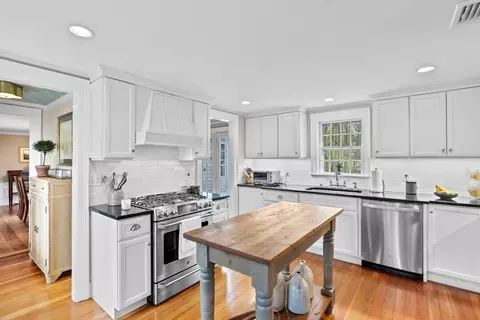 1062 Main St, Hingham, MA 02043 photo 6