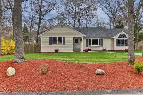 Exterior - 28 Mayflower Rd, Mashpee, MA 02649 photo 4 of 9