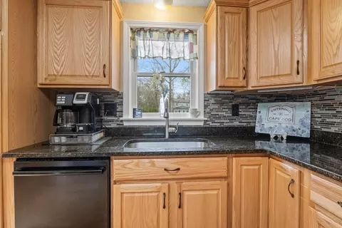 Kitchen - 28 Mayflower Rd, Mashpee, MA 02649 photo 2 of 3