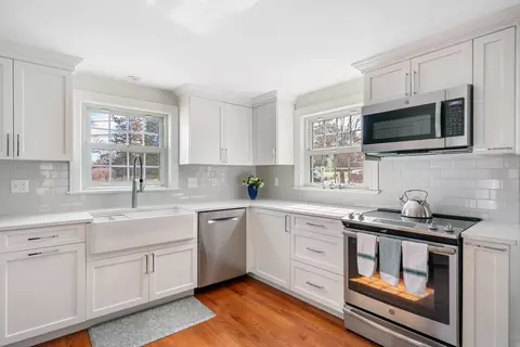 14 Smith St, Needham, MA 02492 photo 4