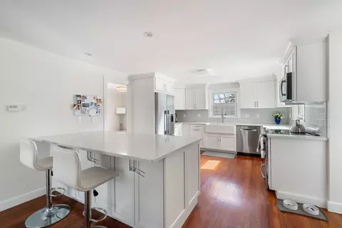 14 Smith St, Needham, MA 02492 photo 5