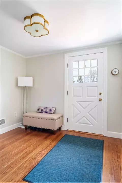 14 Smith St, Needham, MA 02492 photo 3