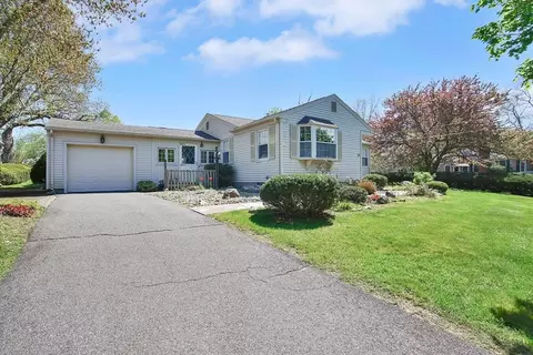31 Overlea Dr, Springfield, MA 01119 photo 3